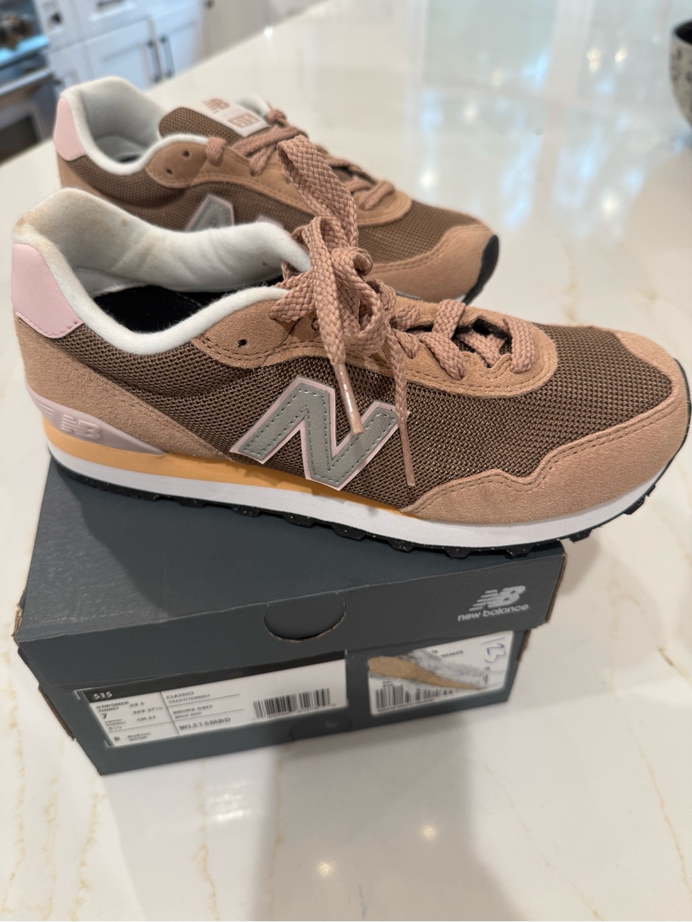New Balance tennis shoes, new , size 7
